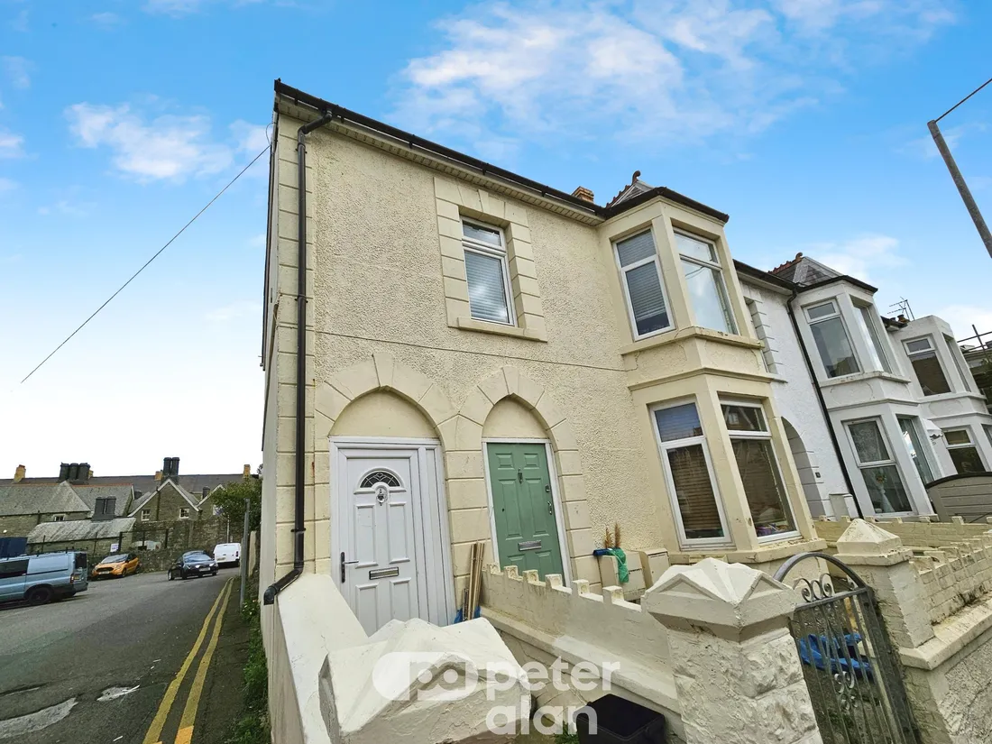 Flat Mary Street in Porthcawl
