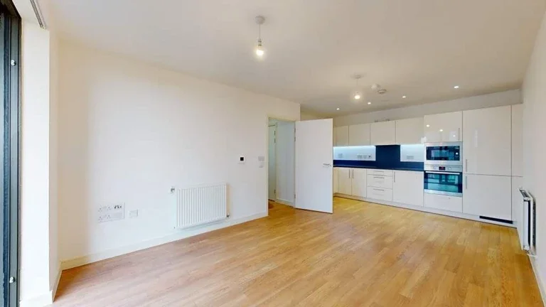 Flat Bramwell Way in Greater London