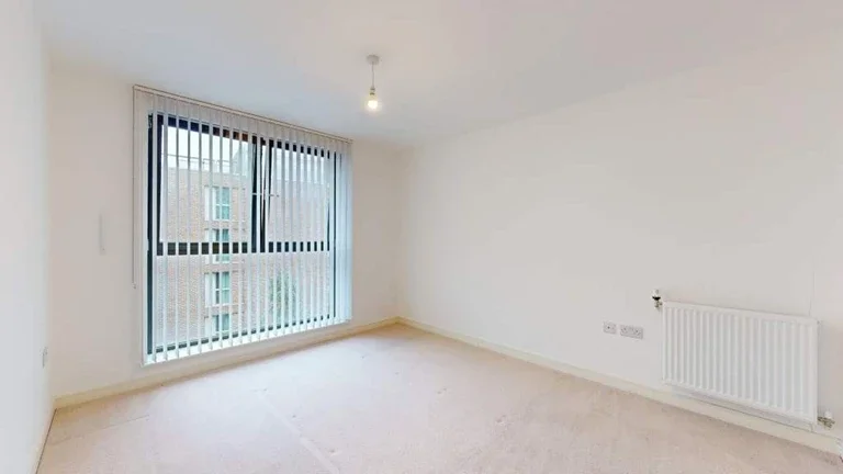 Flat Bramwell Way in Greater London