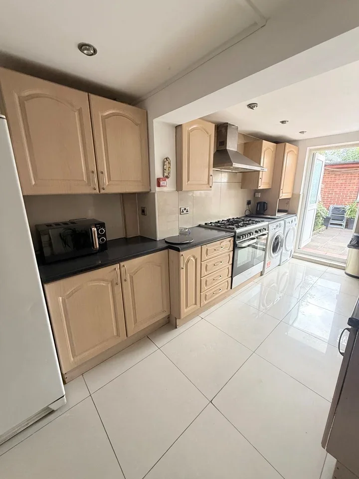 Room Lea Road in Greater London