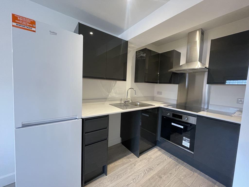 Flat Wellington Way in Waterlooville