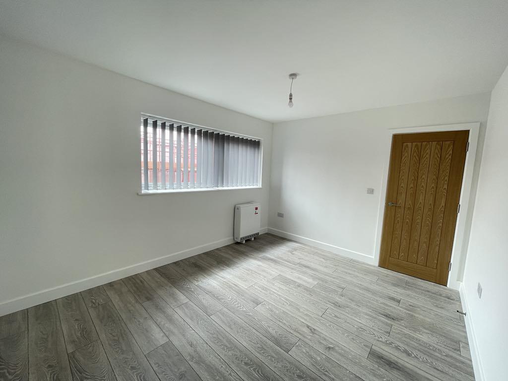 Flat Wellington Way in Waterlooville
