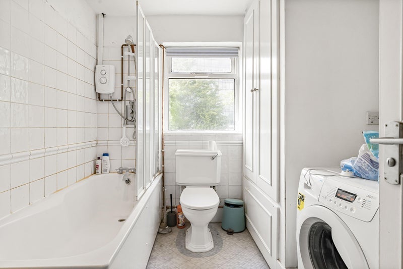 Room Lillie Road in Greater London