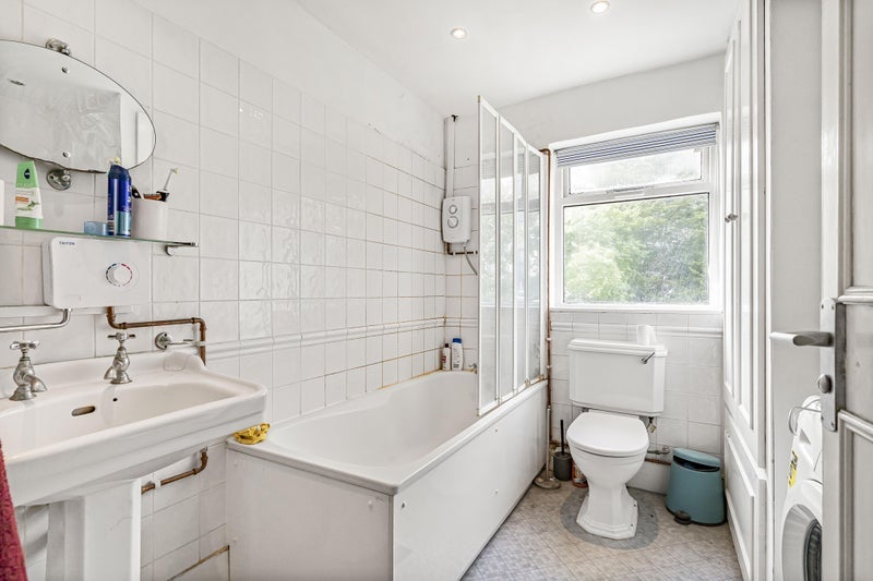 Room Lillie Road in Greater London