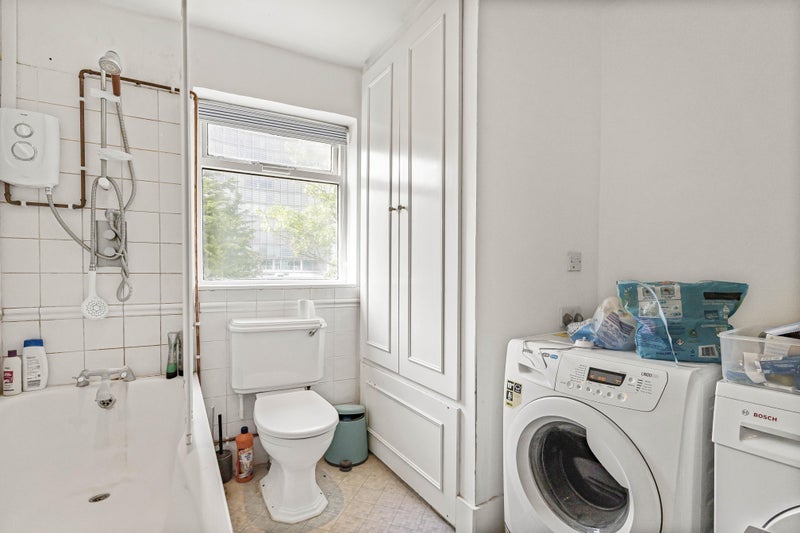 Room Lillie Road in Greater London