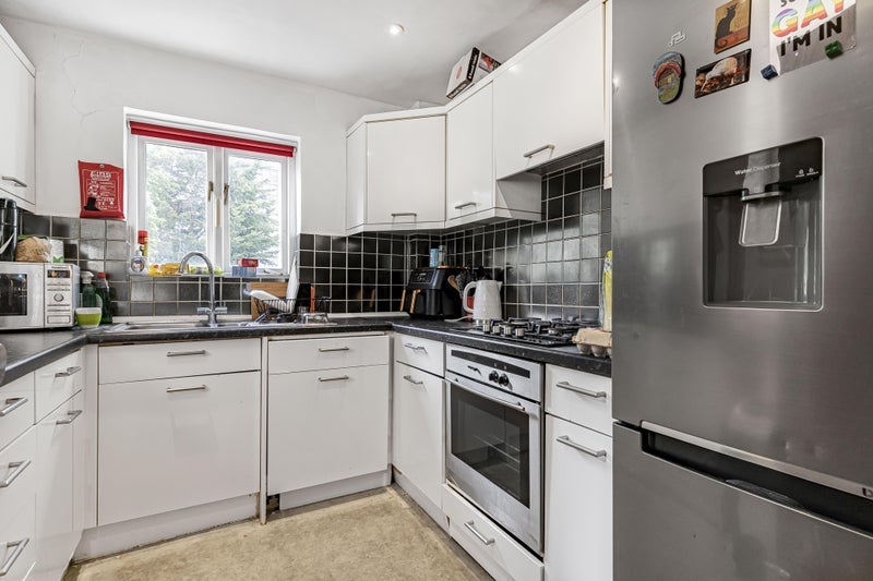 Room Lillie Road in Greater London