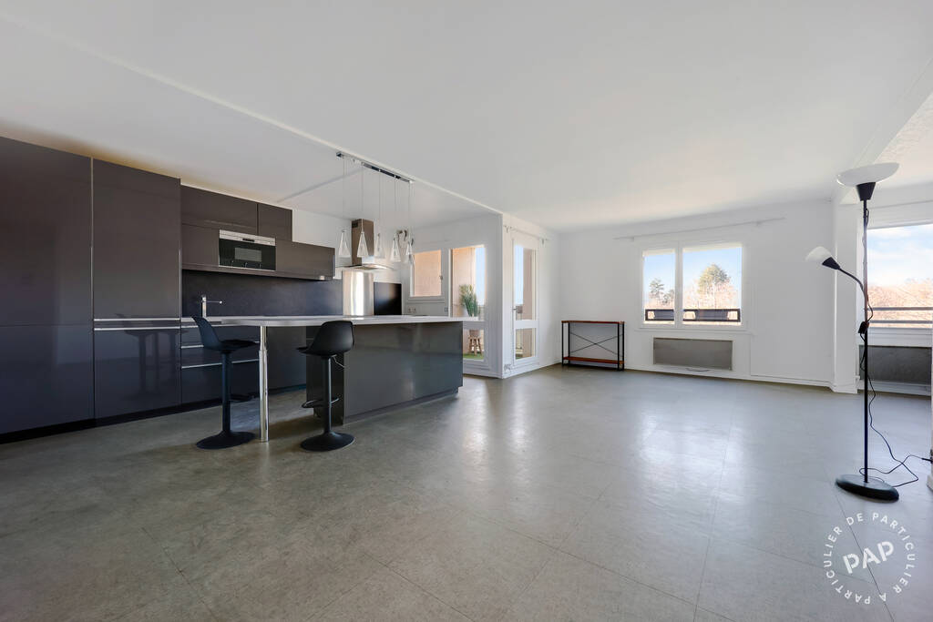Flat Rue Père André Jarlan in Évry