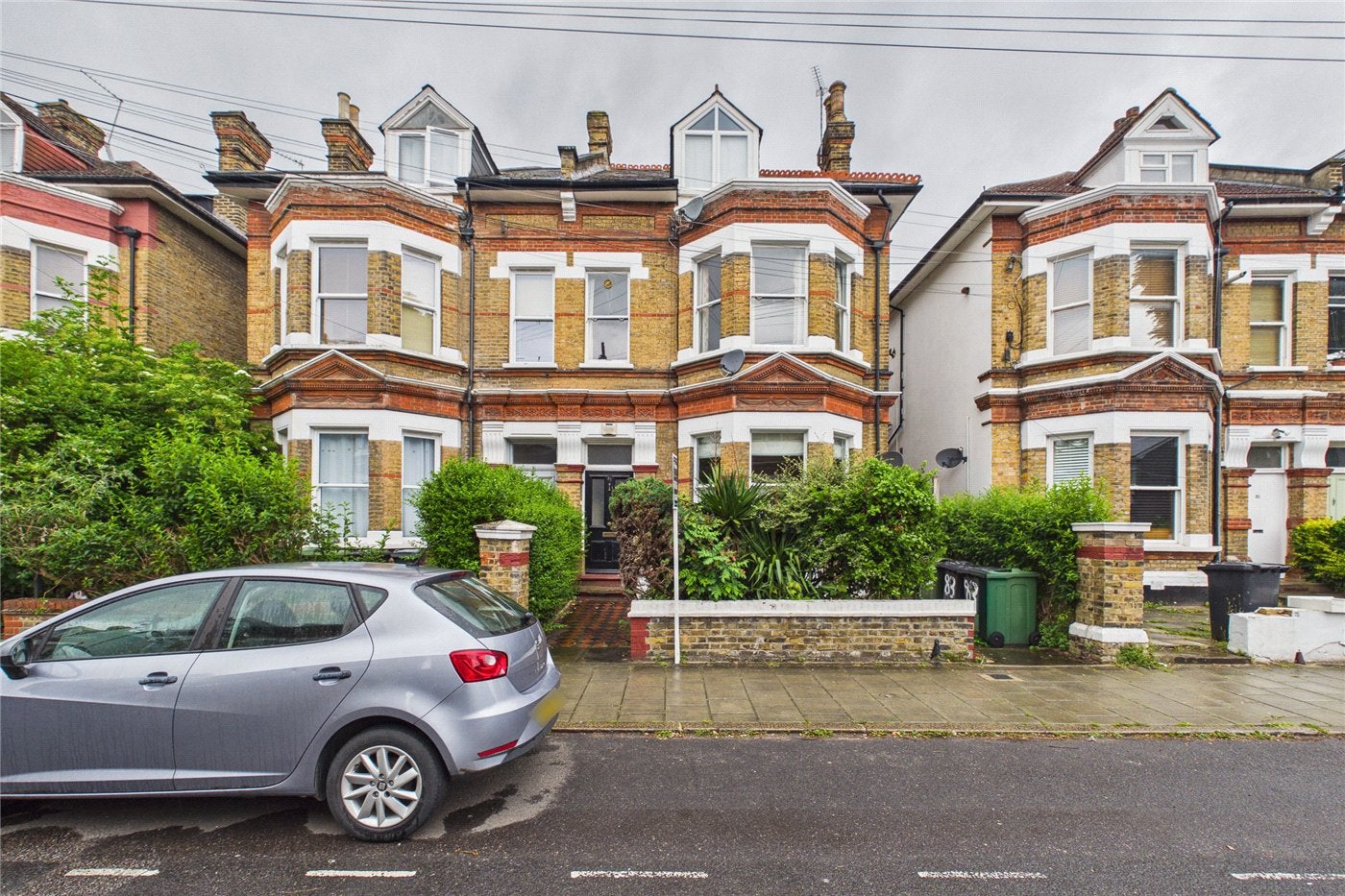 Flat Tierney Road in Greater London