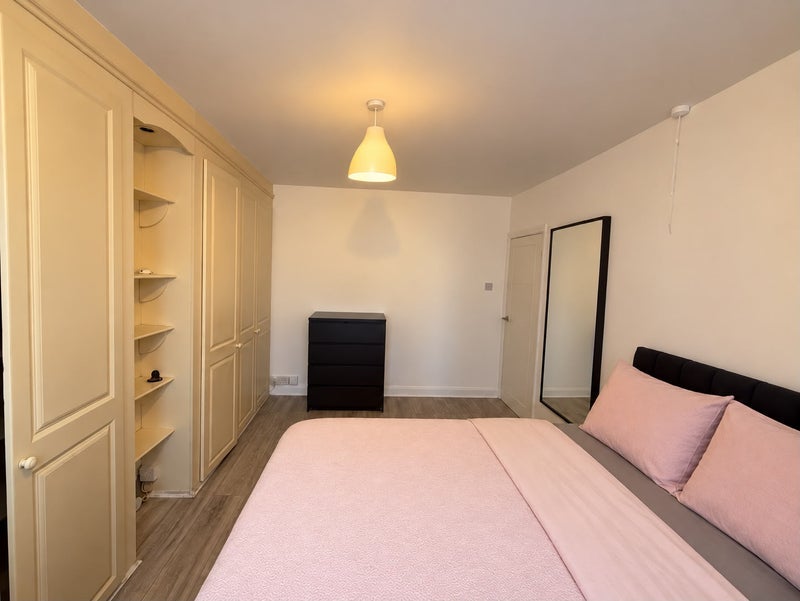 Room Stanford Road in Greater London