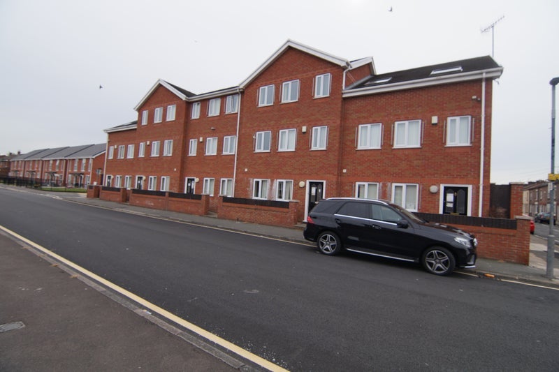 Room Cottrell Close in Liverpool