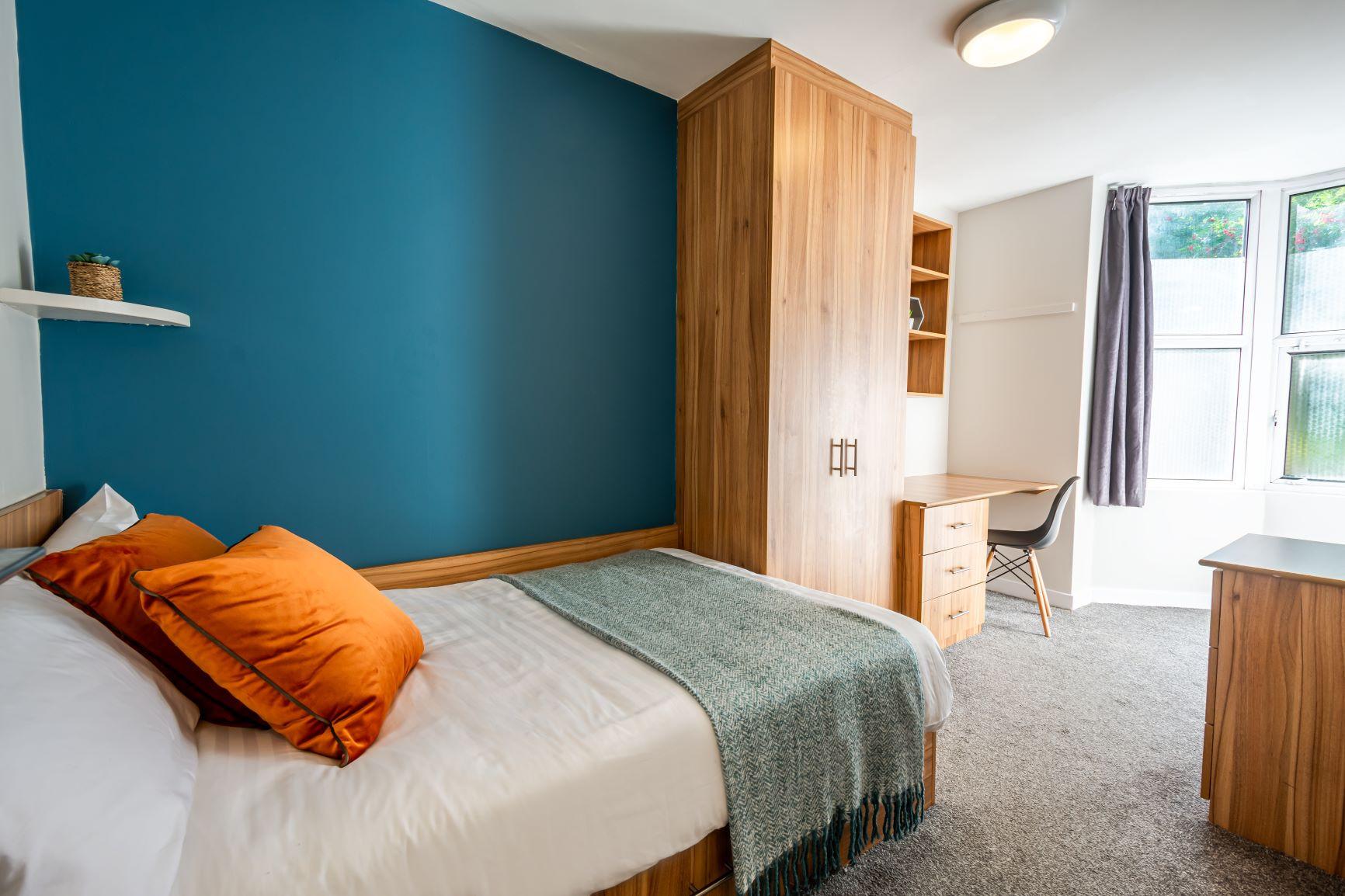 Room St. Michael's Lane in Leeds