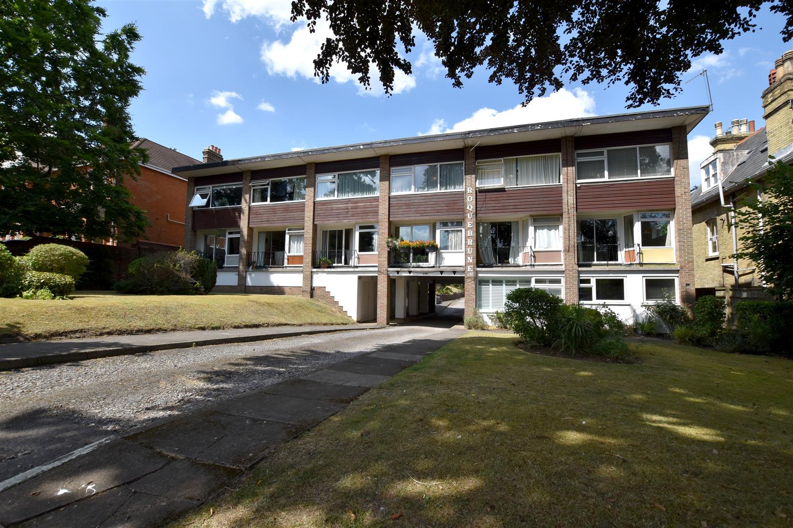 Flat Blackborough Road in Reigate and Banstead