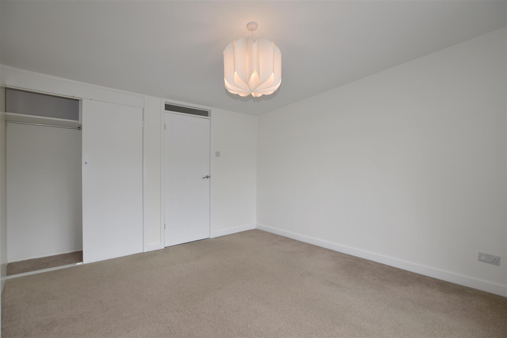 Flat Blackborough Road in Reigate and Banstead