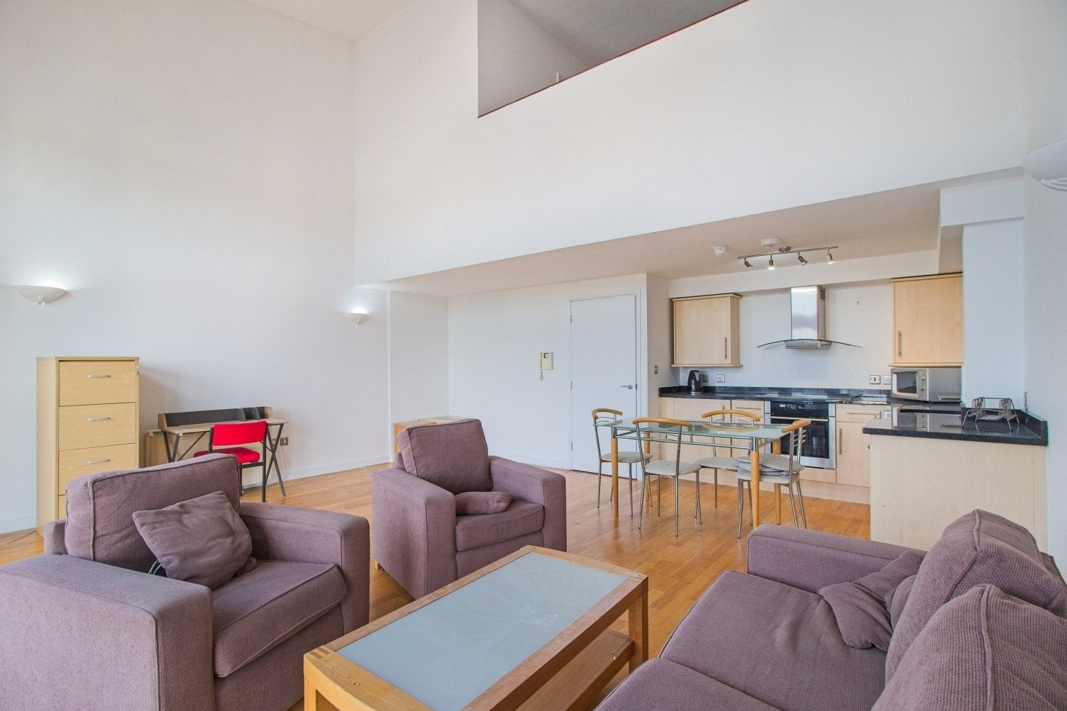Flat Thomas Street in Greater London