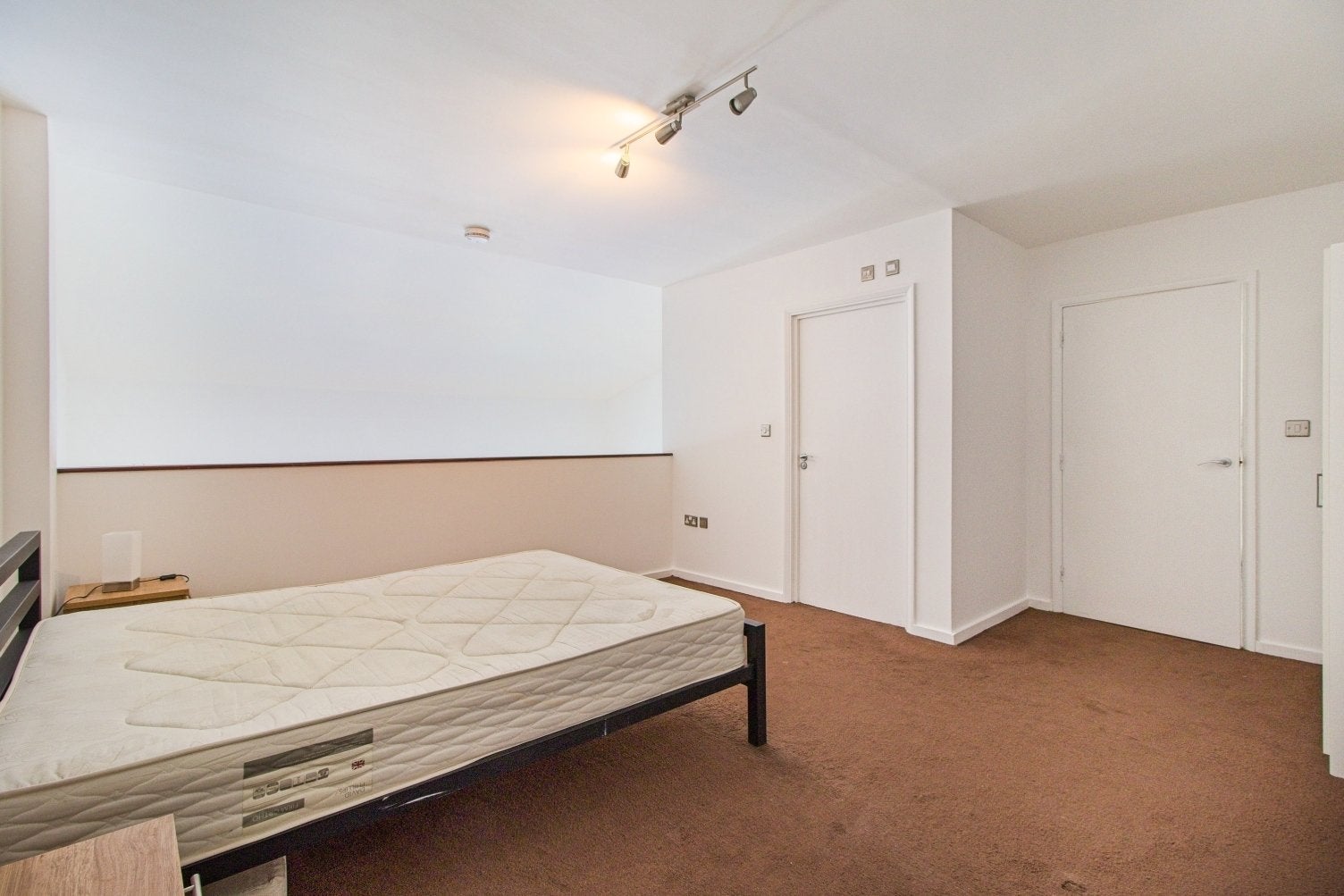 Flat Thomas Street in Greater London