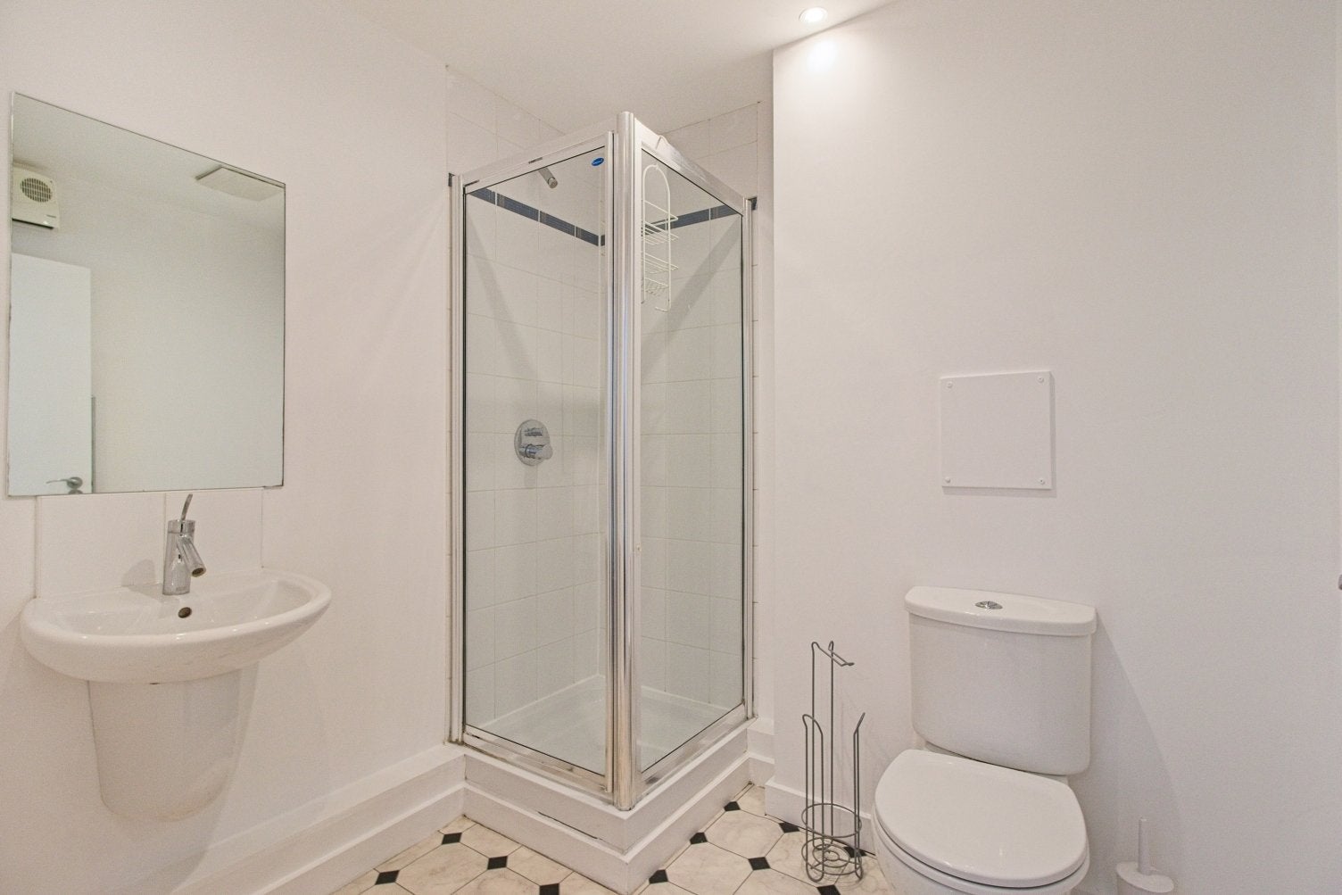 Flat Thomas Street in Greater London