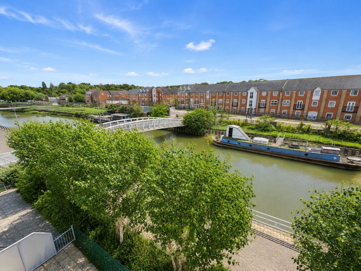 Flat Heia Wharf in Colchester