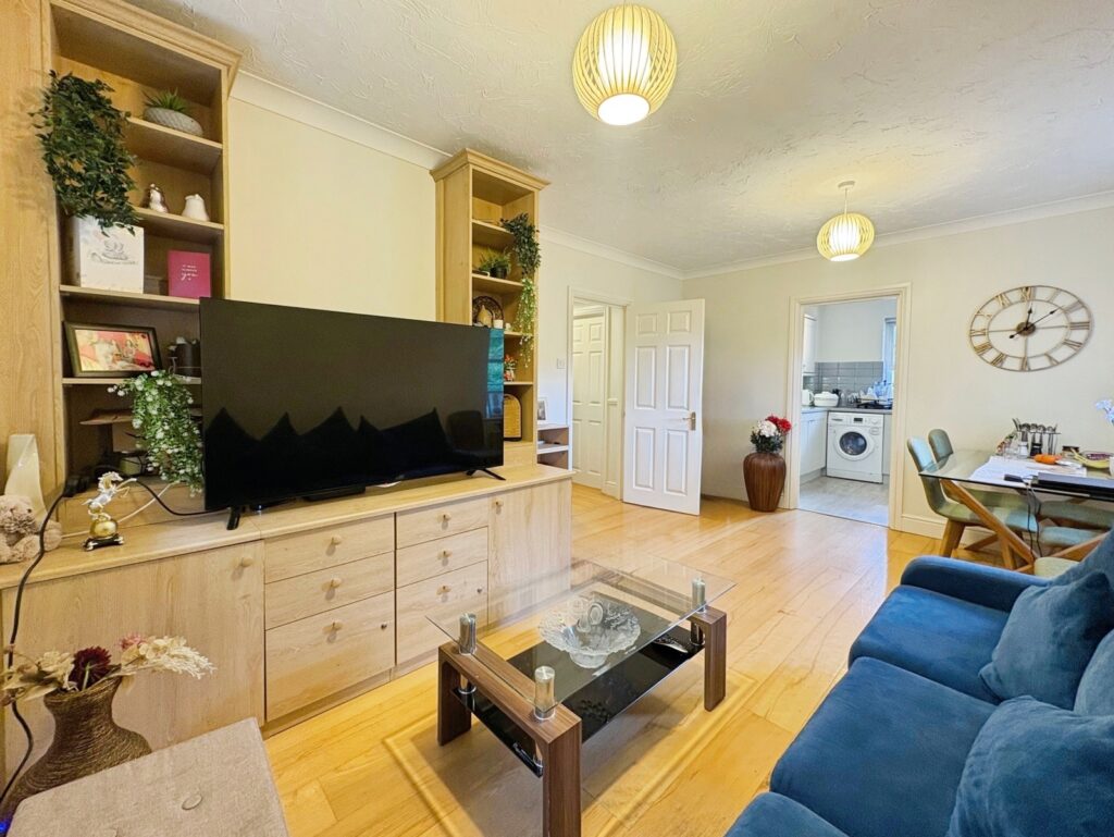 Flat Markham Court in Surrey Heath