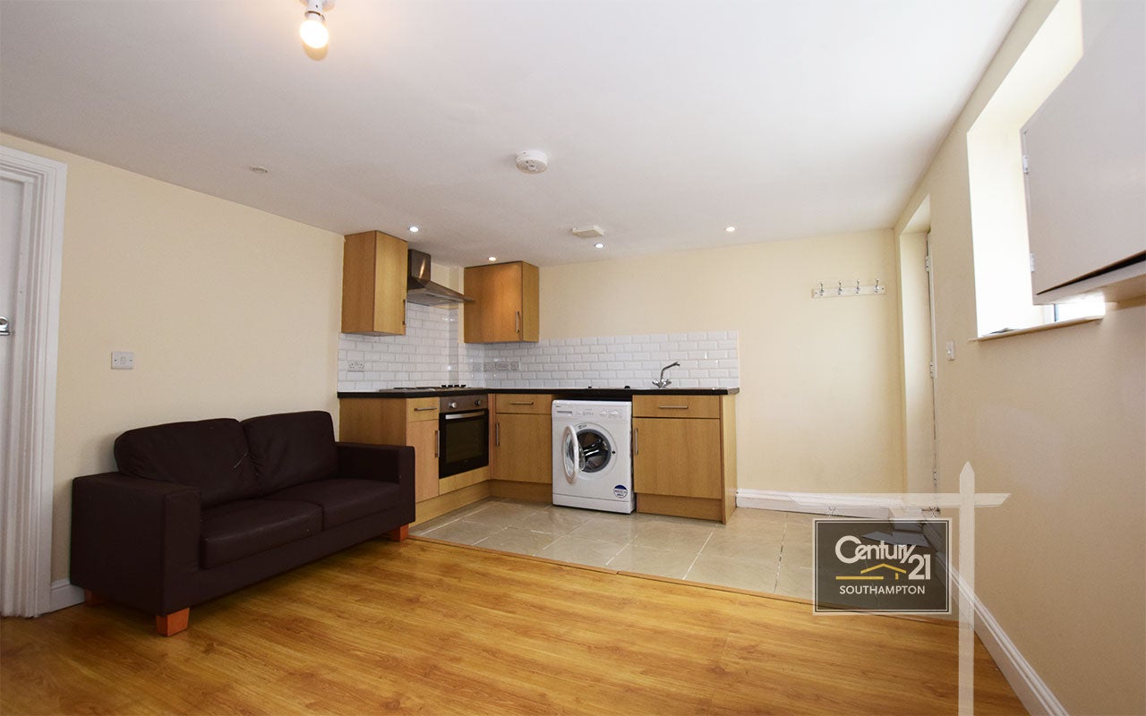 Flat Padwell Road in Southampton