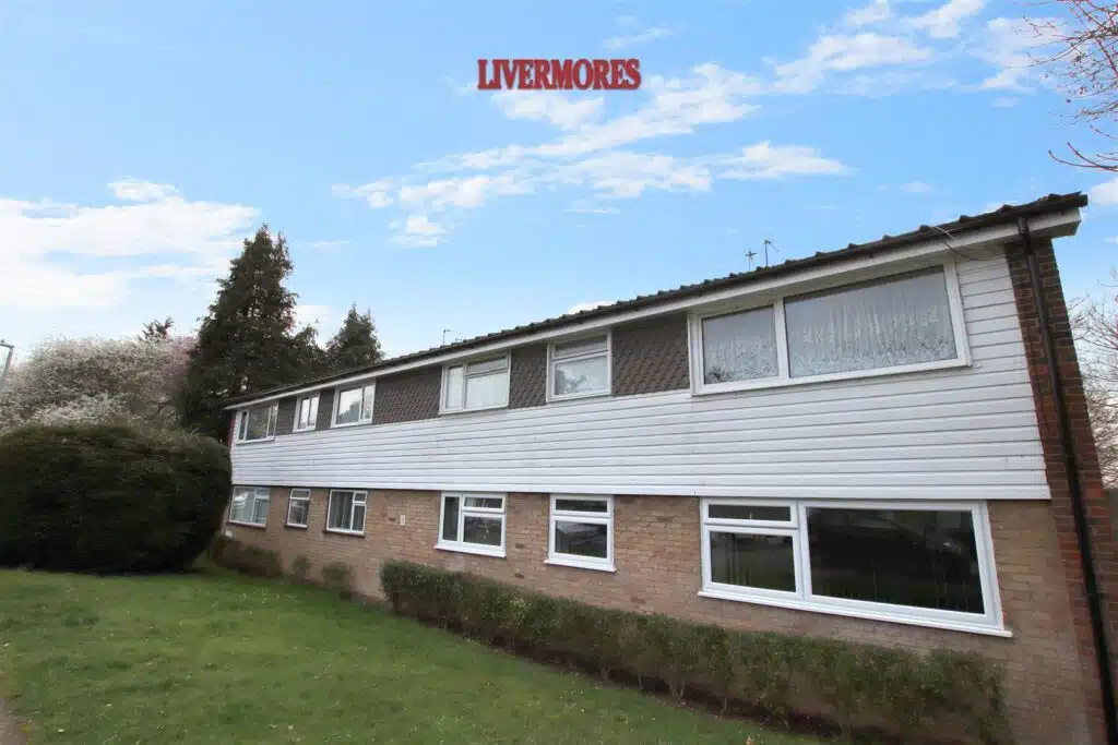 Flat Paddock Close in Sevenoaks