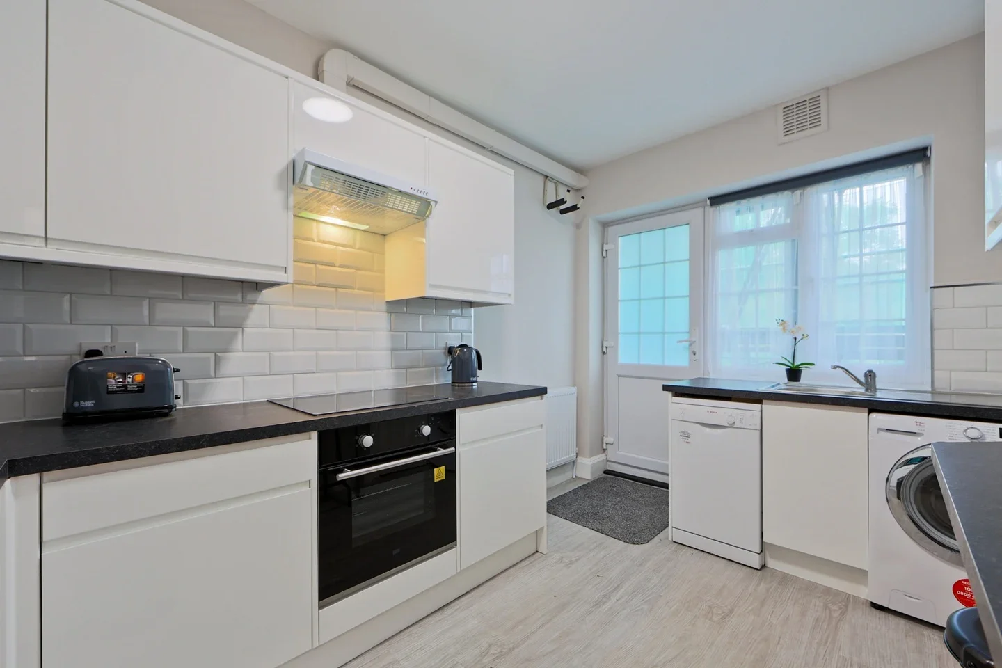 Room Watford Way in Greater London