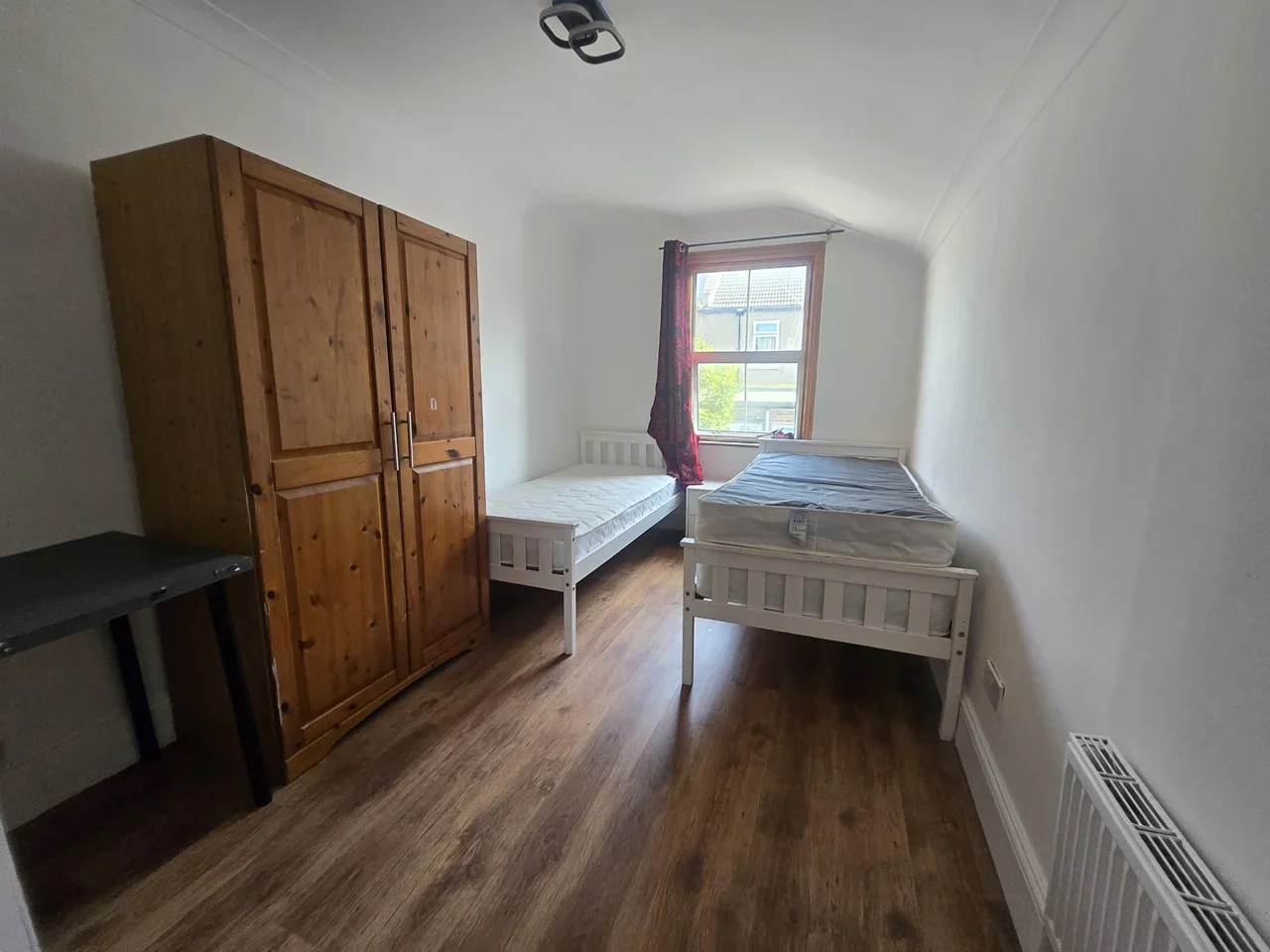 Flat Hermit Road in Greater London
