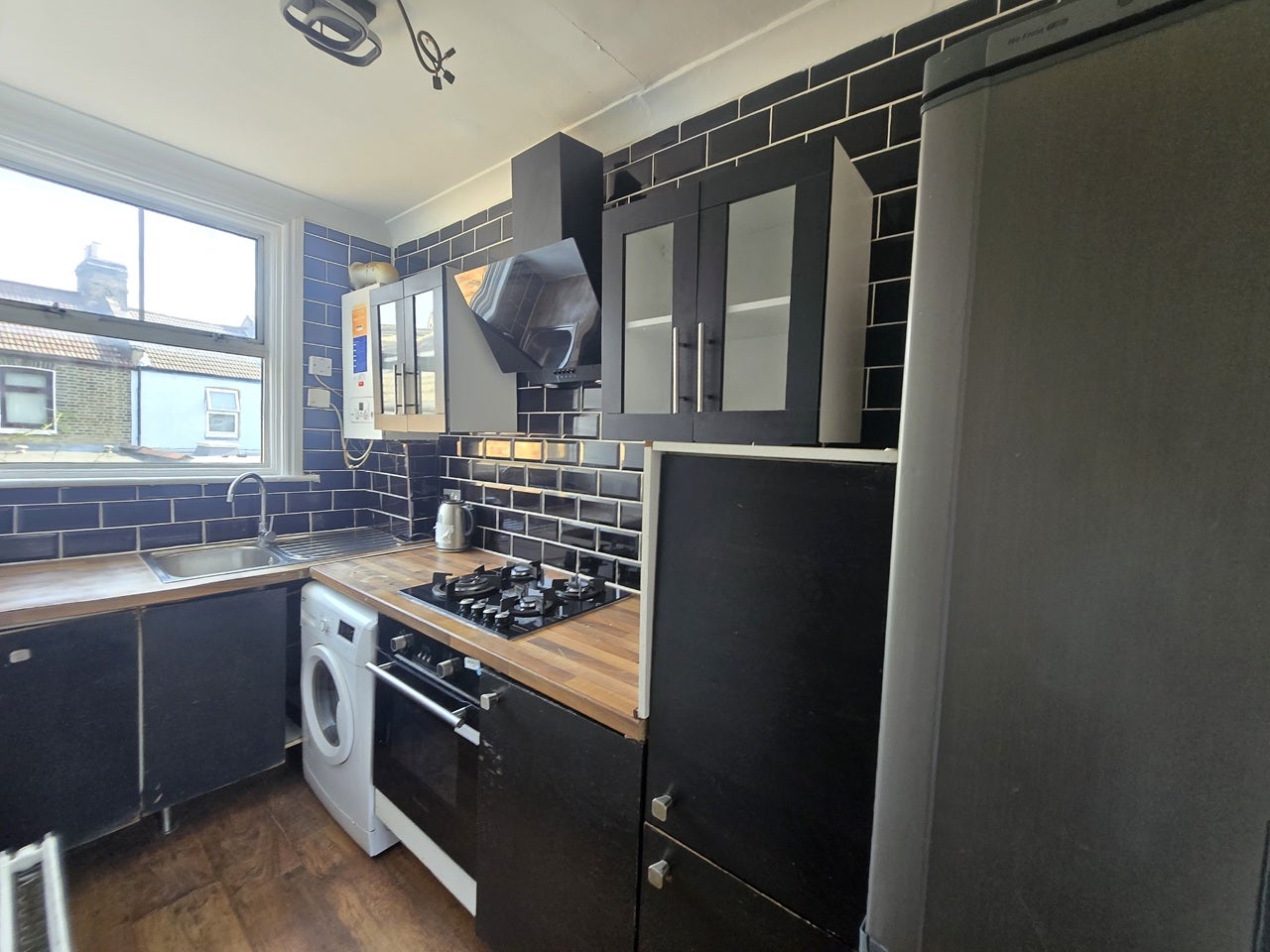 Flat Hermit Road in Greater London