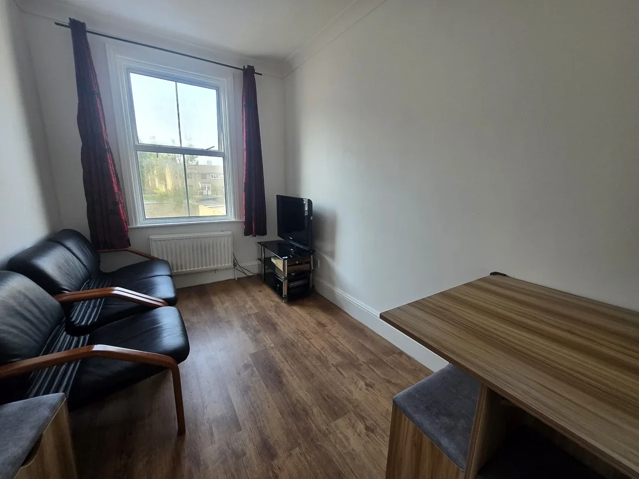 Flat Hermit Road in Greater London