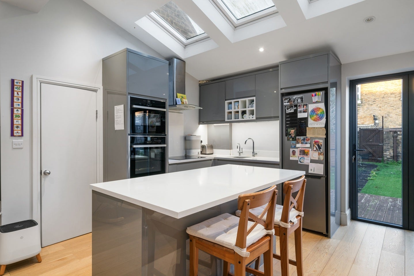 Flat Jeddo Road in Greater London