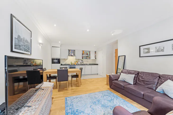 Flat Star Place in Greater London