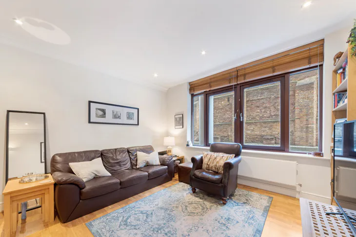 Flat Star Place in Greater London