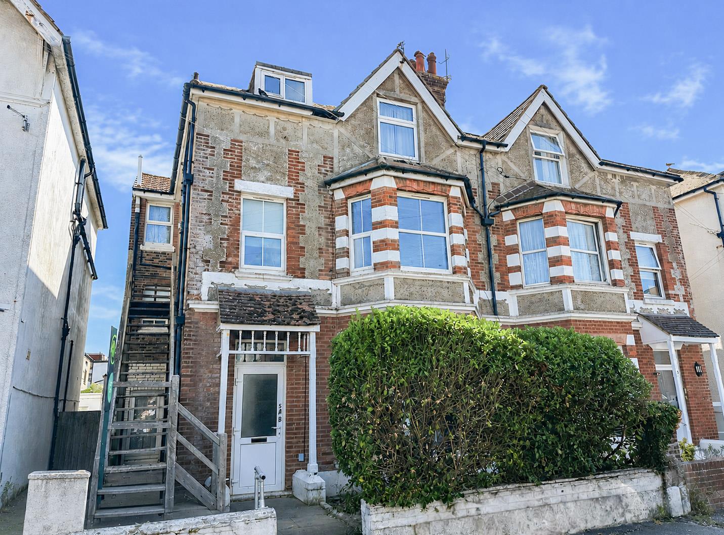 Flat Linden Road in Rother