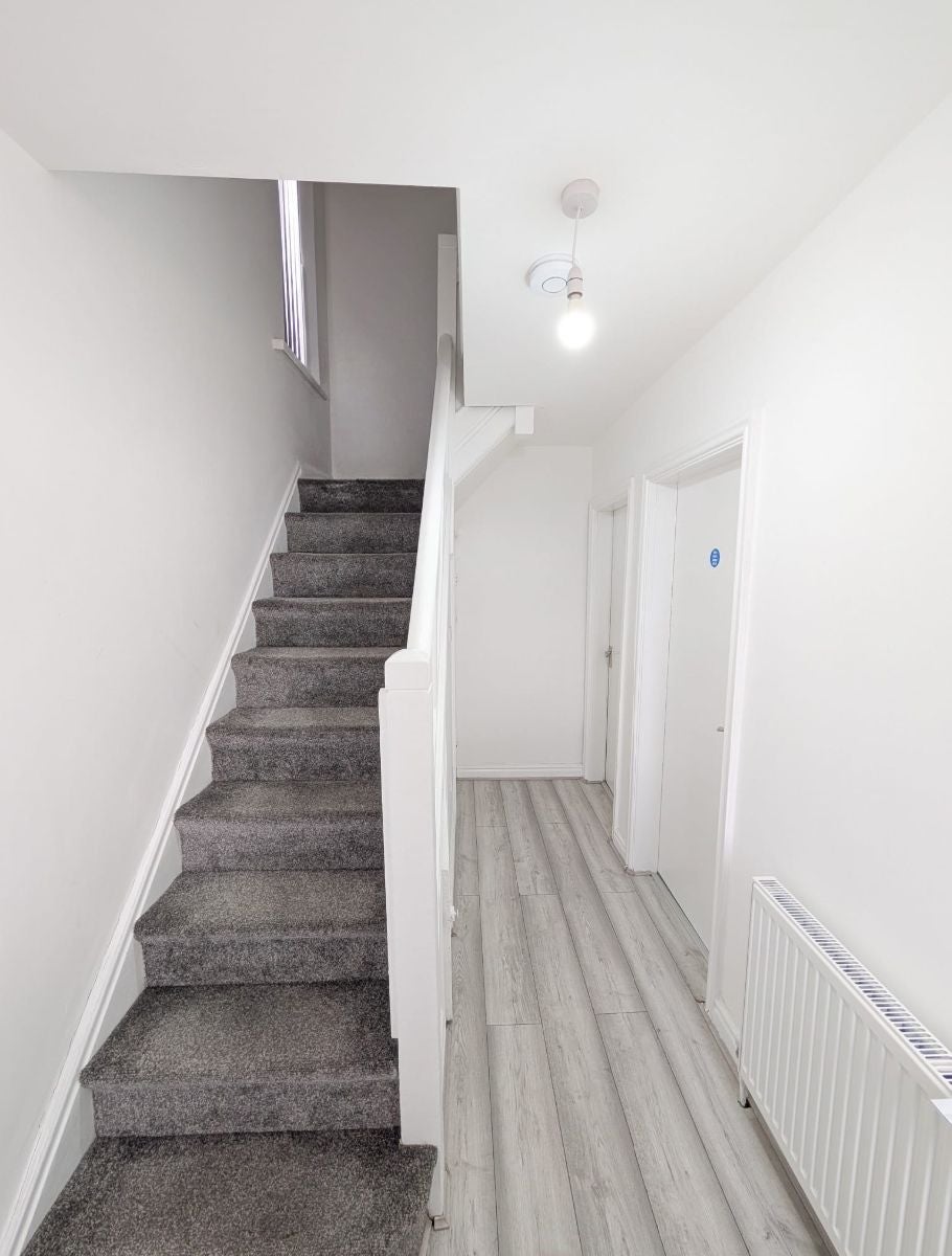 Room East Lancashire Road in Salford