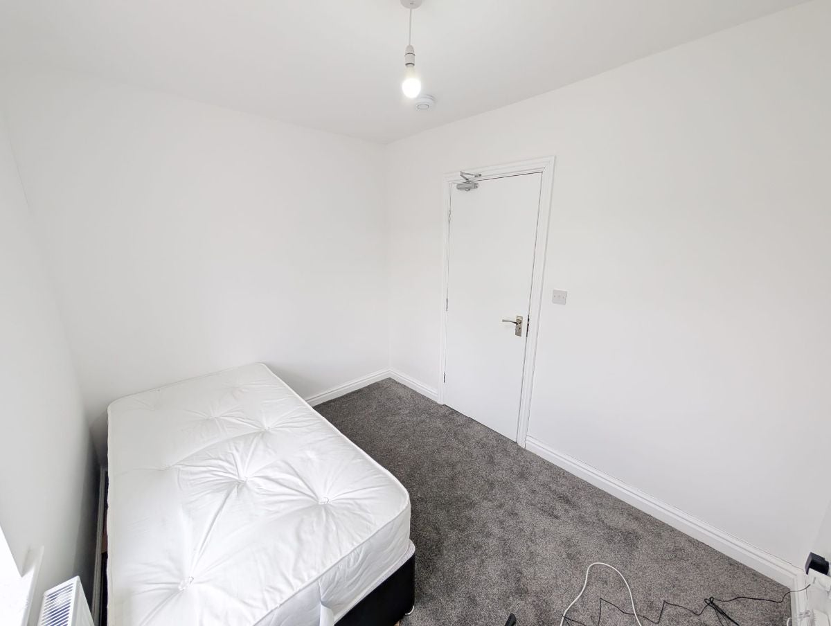 Room East Lancashire Road in Salford