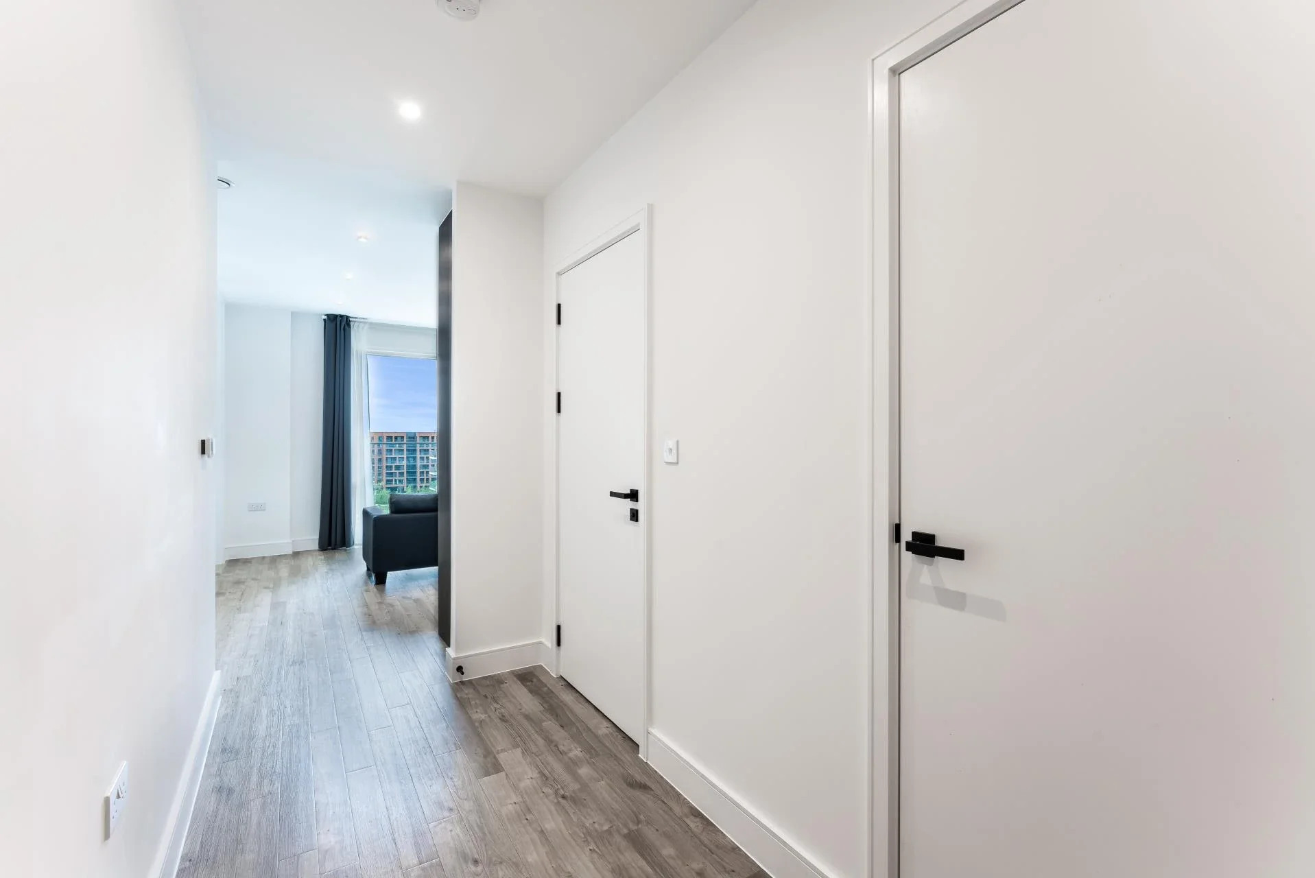 Flat Plowden Road in Greater London