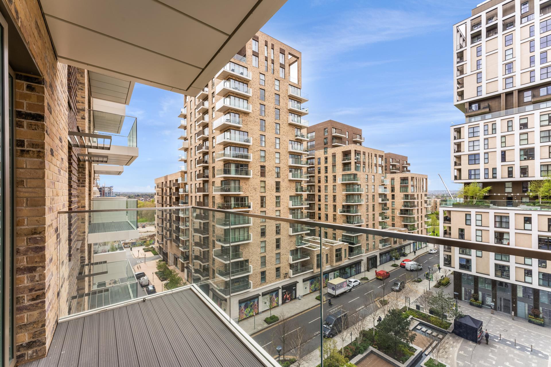 Flat Plowden Road in Greater London