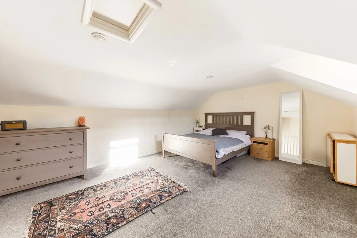 Flat Broadwater Road in Greater London