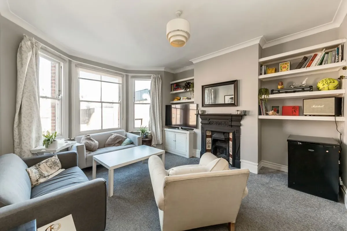 Flat Broadwater Road in Greater London