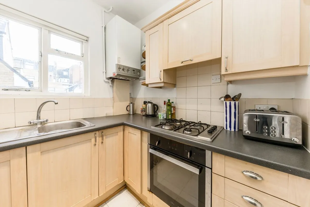Flat Broadwater Road in Greater London