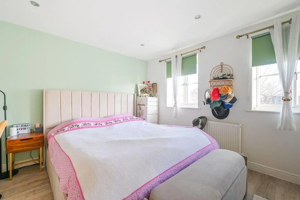 House Barnsdale Avenue in Greater London