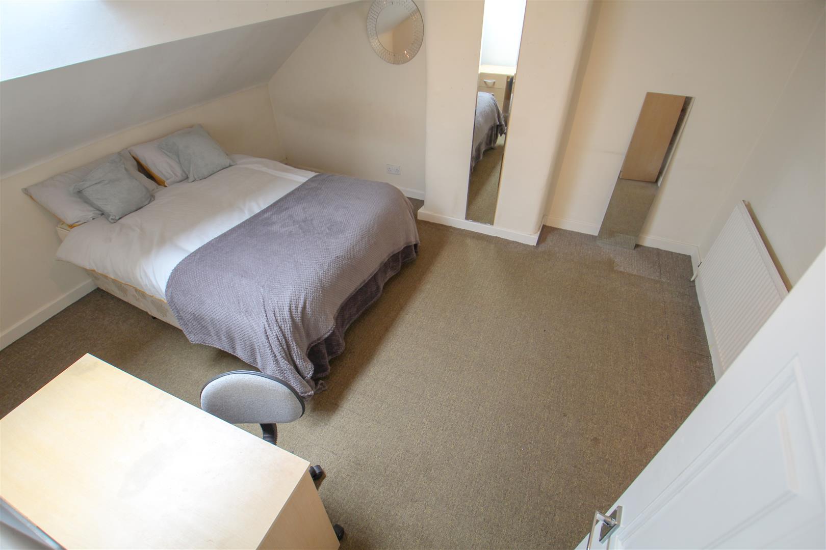 Flat Trelawn Avenue in Leeds
