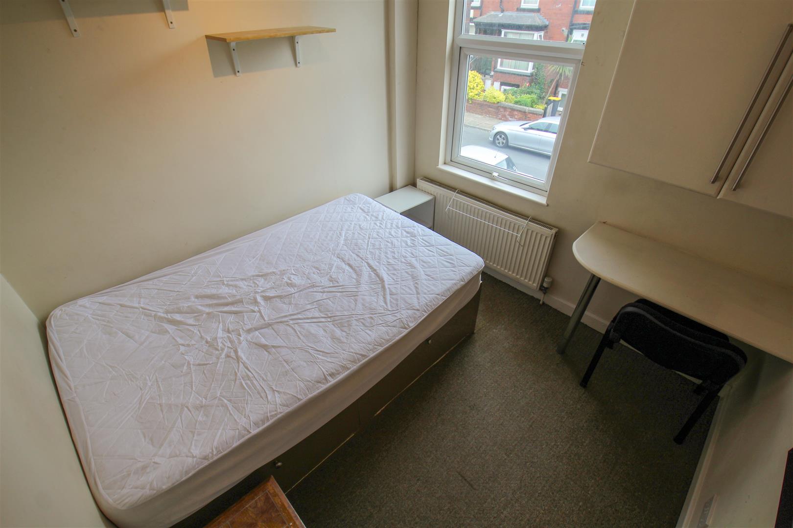 Flat Trelawn Avenue in Leeds