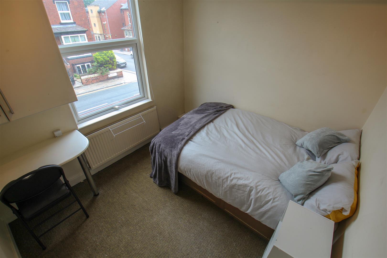 Flat Trelawn Avenue in Leeds
