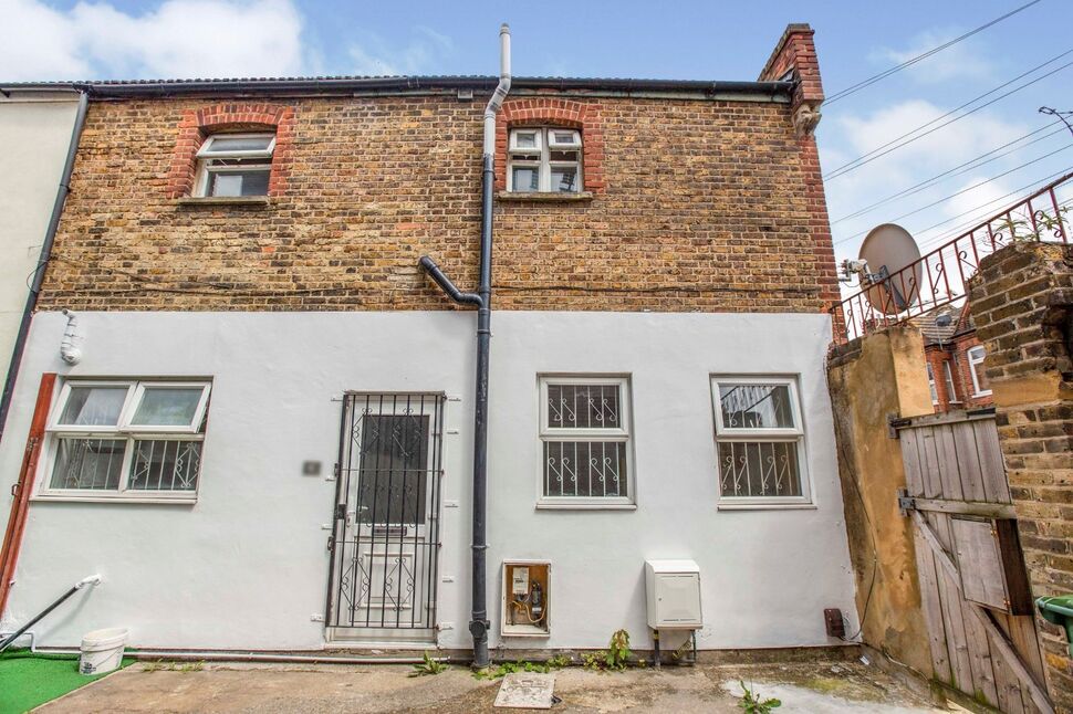 House Bingley Road in Greater London