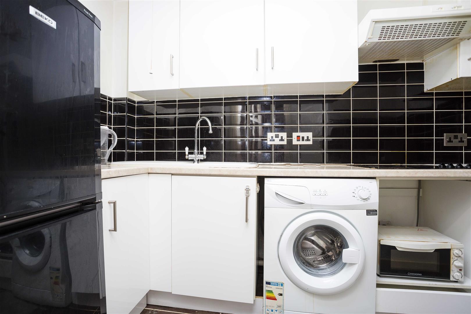 Flat Raven Close in Greater London