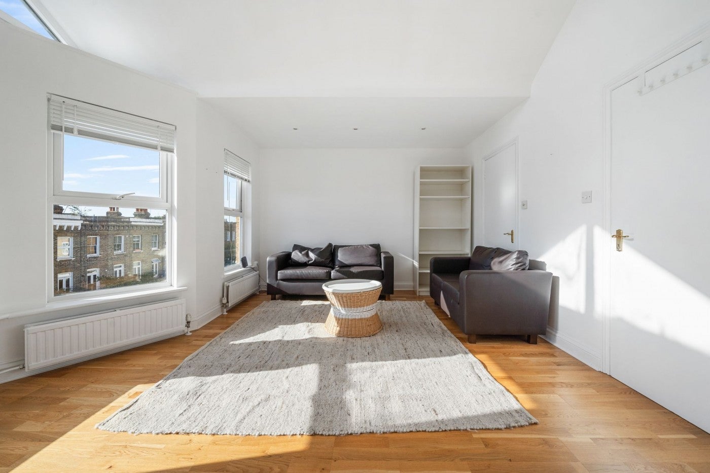 Flat Davenant Road in Greater London