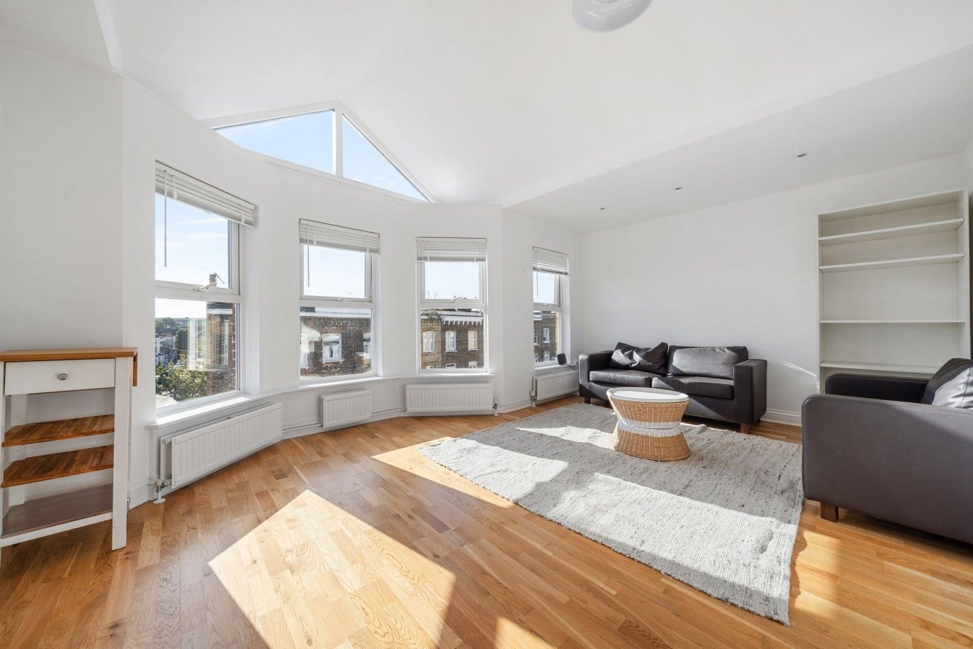 Flat Davenant Road in Greater London