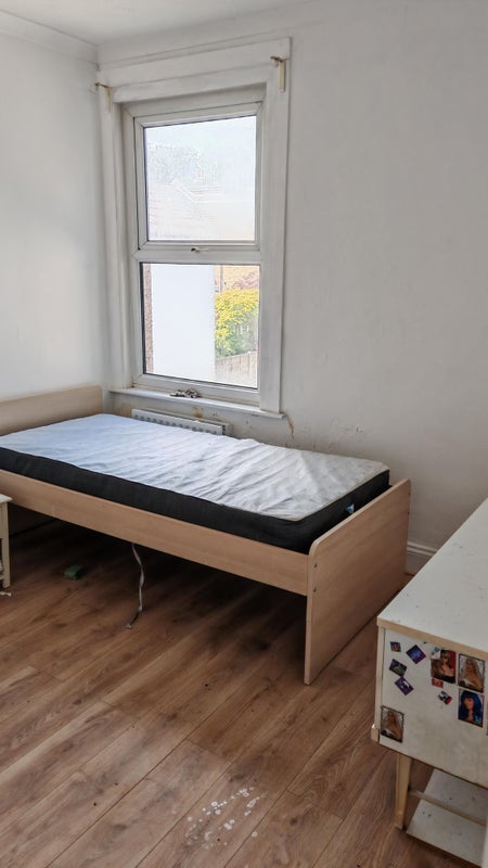 Room Brighton Road in Greater London
