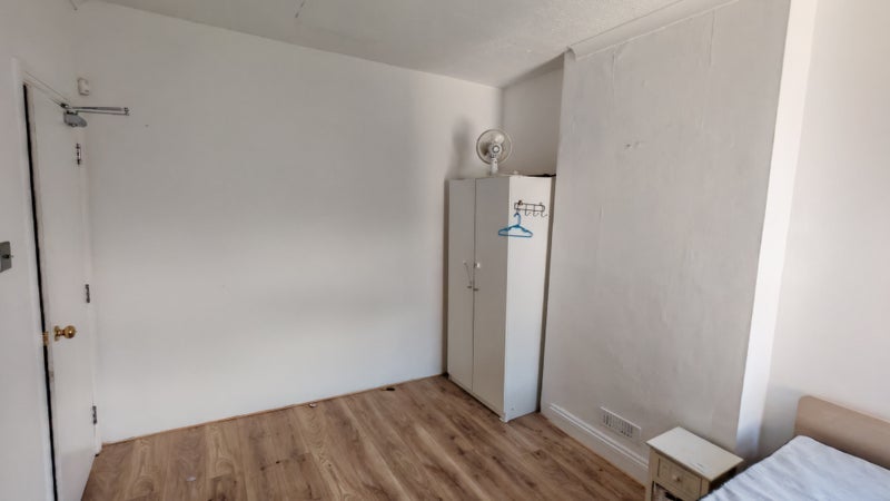 Room Brighton Road in Greater London