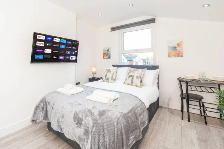 Flat Mitcham Road in Greater London